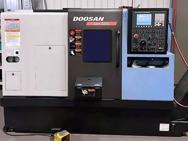 DOOSAN-LYNX 220LC-11261