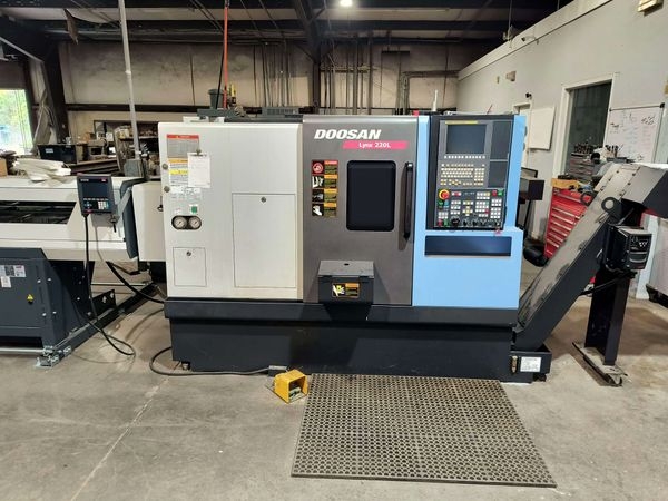 DOOSAN-LYNX 220LC-13979