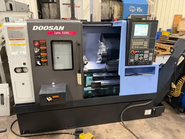 DOOSAN-LYNX 220LC-15174