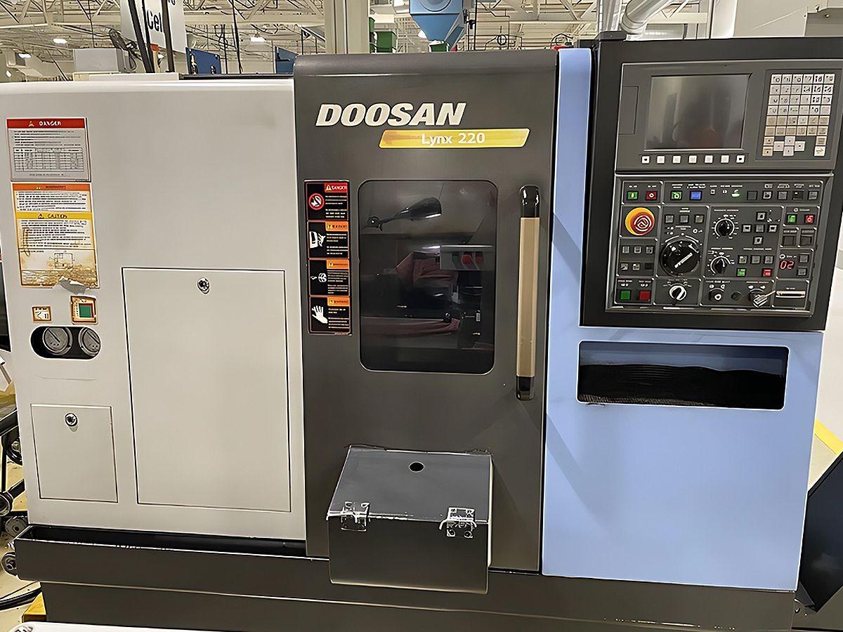 DOOSAN LYNX 220A #E6kUXOHa8v7EO4dECQ3anLBN6