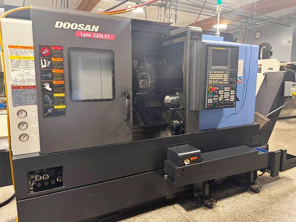 DOOSAN LYNX 220LSYC #wDezDF11HGsGY8XKpFYTDljFJ