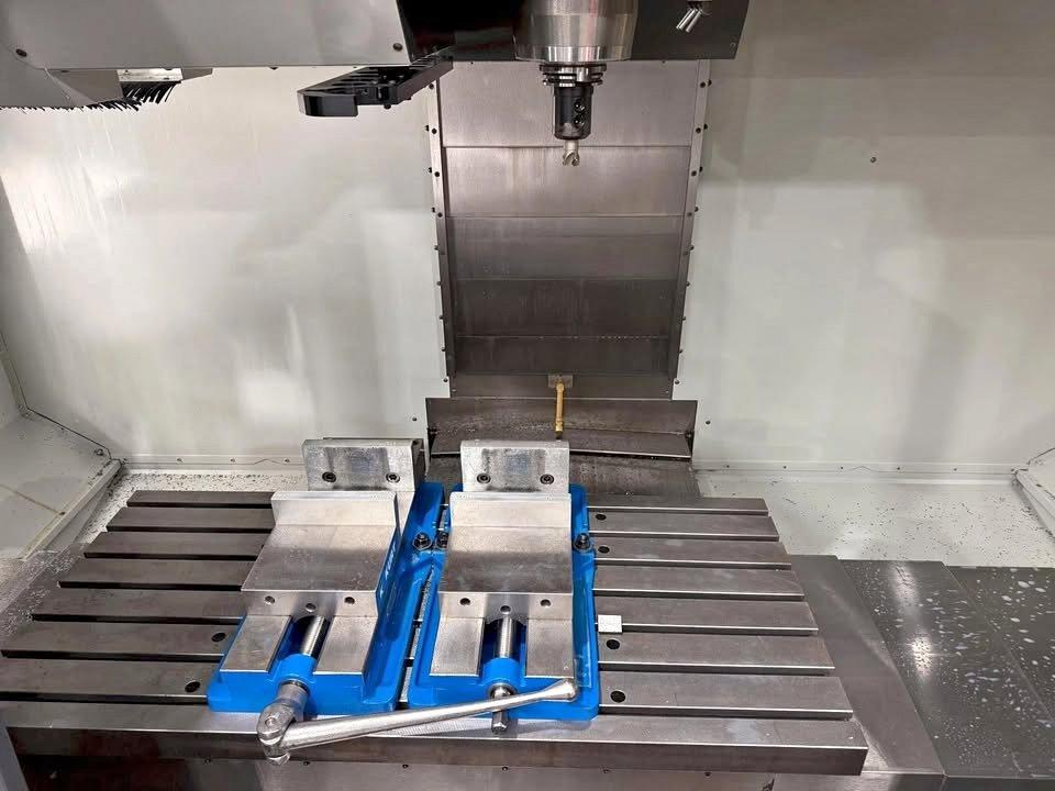 Used Haas VF5 For Sale - CNCMachines.com