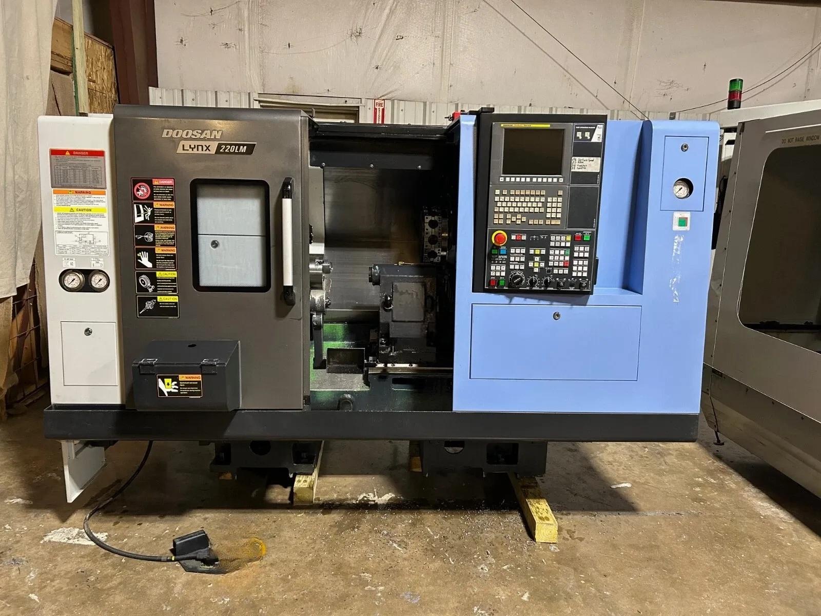DOOSAN LYNX 220LMA #Q9cw6FY1ADhcrVjsPYYrqZMNF